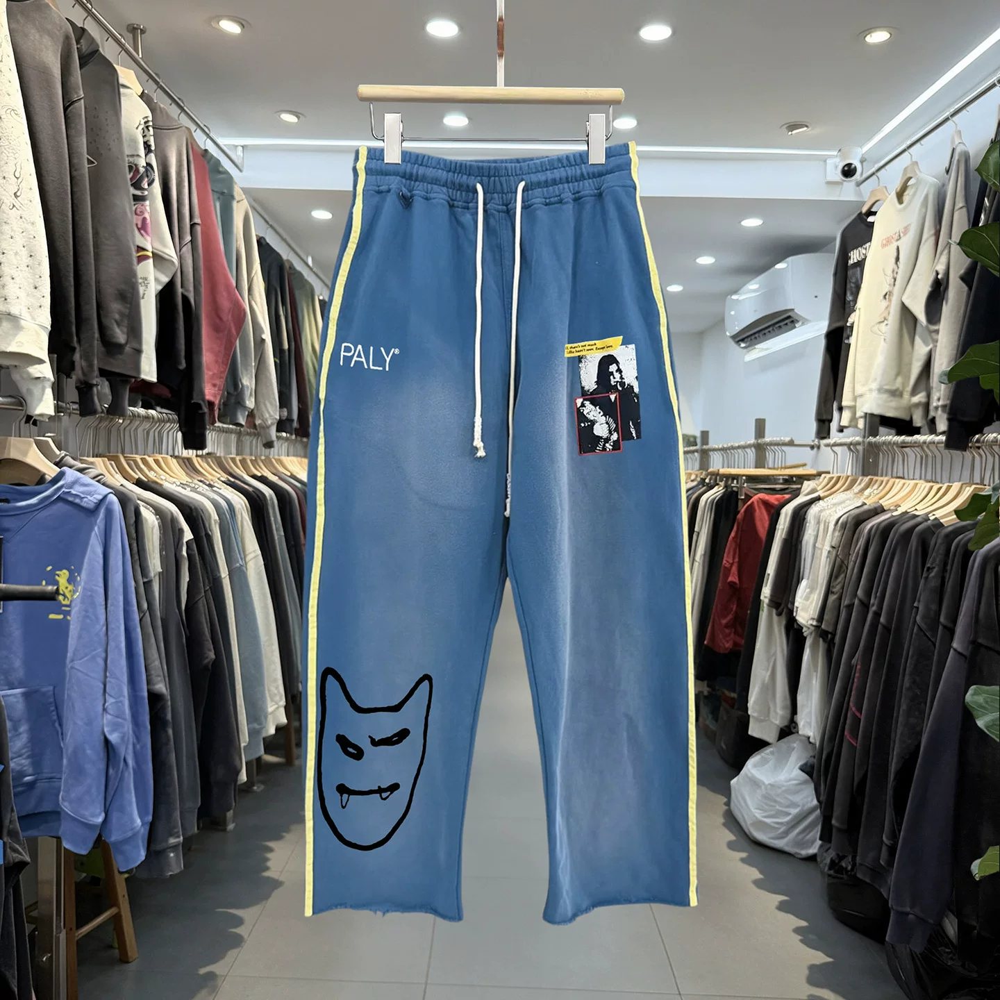 Paly American high street retro graffiti letter print washed and distressed loose casual terry trousers for men and women