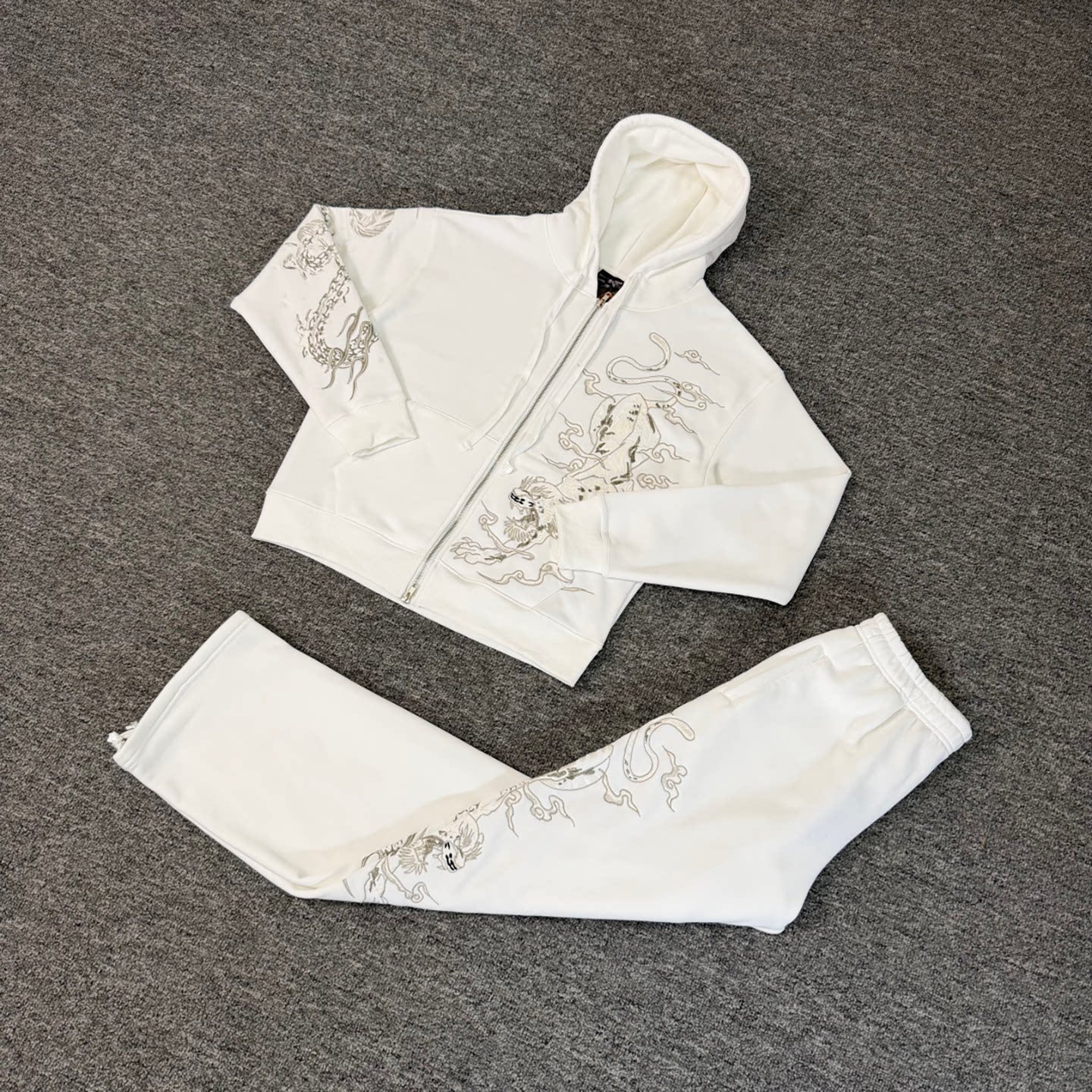 2026 Autumn and Winter New Tiger Embroidered Hooded Sweatshirt Suit for Men and Women Loose Sports and Leisure Two-piece Trendy
