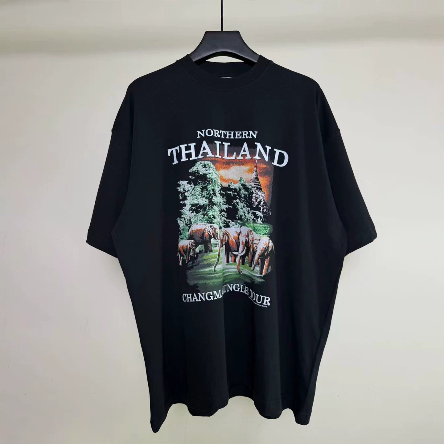 VETEMENTS 26 new Thai elephant landscape printed short-sleeved T-shirt for men and women loose old black top