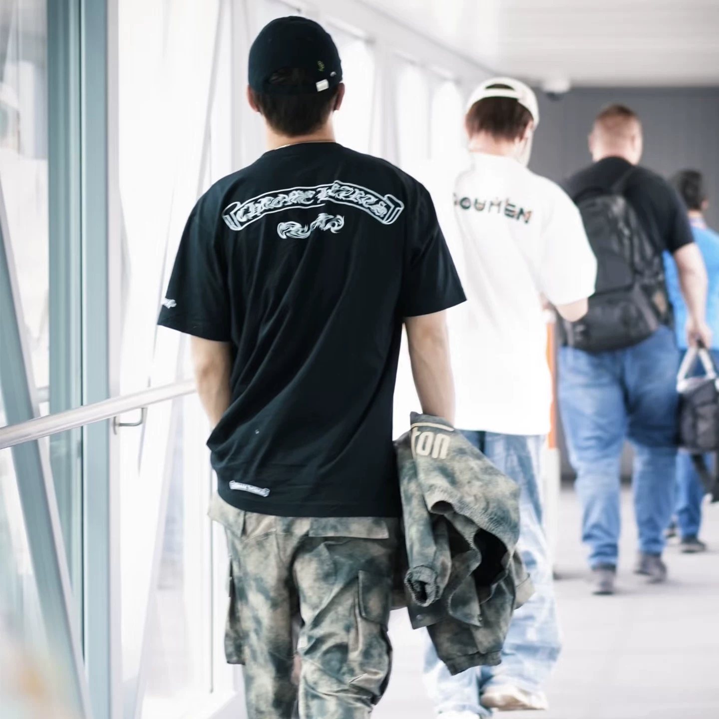 Japan limited street casual style black scroll logo short-sleeved T-shirt men's trendy fashion American top short-sleeved T-shirt