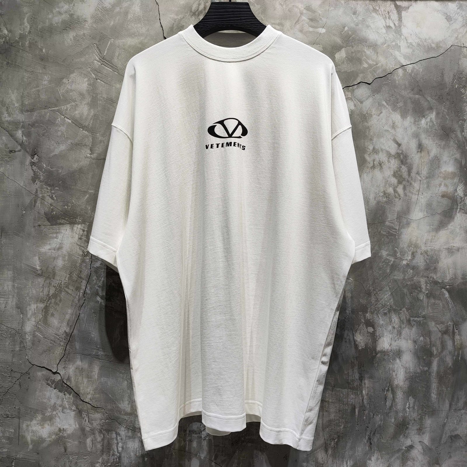 VETEMENTS 25ss new Oval Logo black circle Vlogo men's and women's extra large T-shirt VTM black and white short sleeves