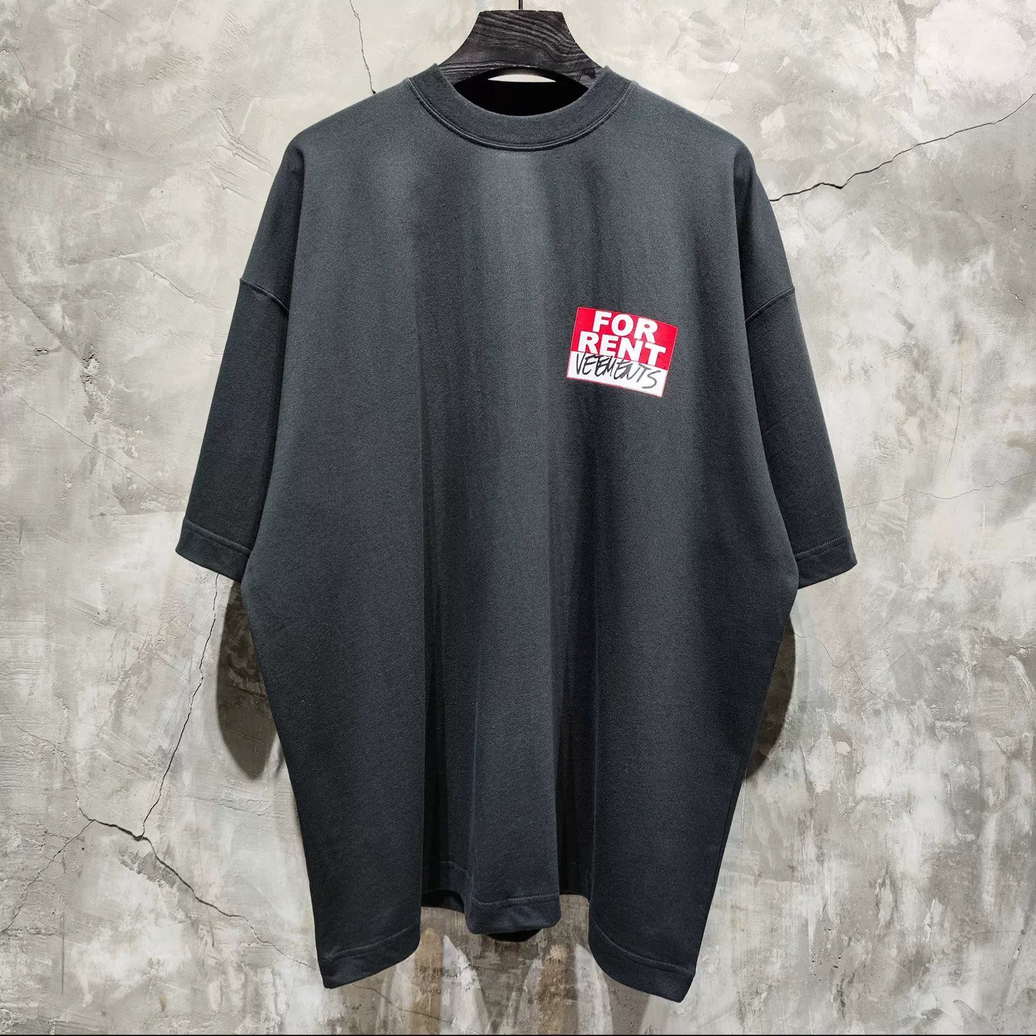 VETEMENTS summer FOR RENT black extra large loose rental pattern thin T-shirt VTM men's and women's short sleeves